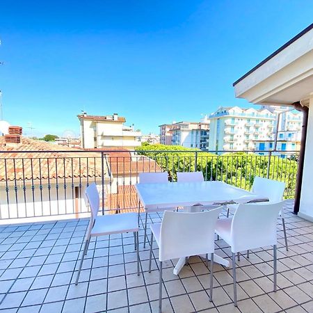 Appartamenti Adriana Carraro Immobiliare - Family Apartments Lido di Jesolo Exterior foto